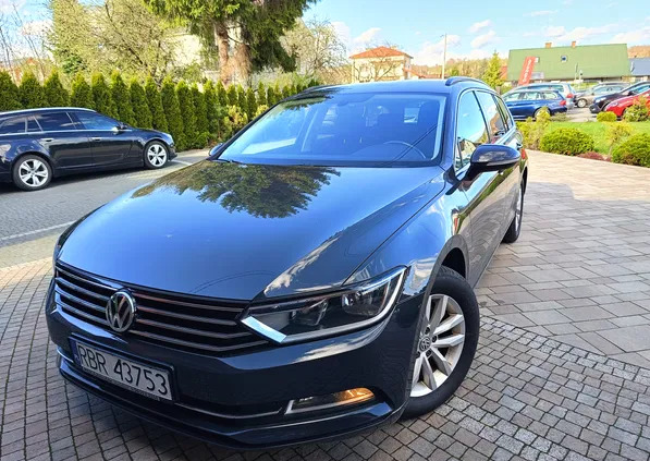 samochody osobowe Volkswagen Passat cena 63500 przebieg: 188000, rok produkcji 2015 z Działoszyn